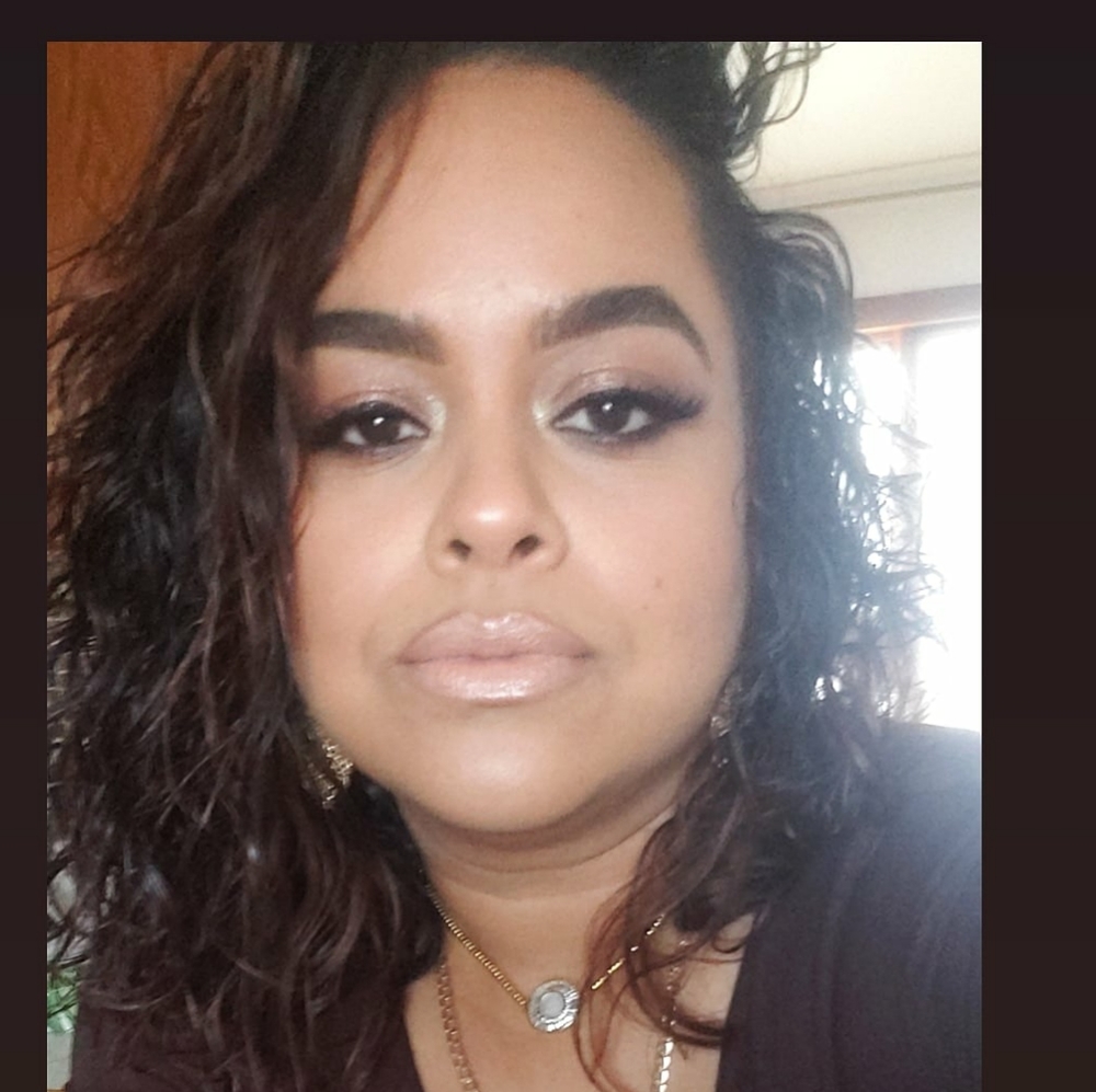 Meet your Posher, Yanelsi